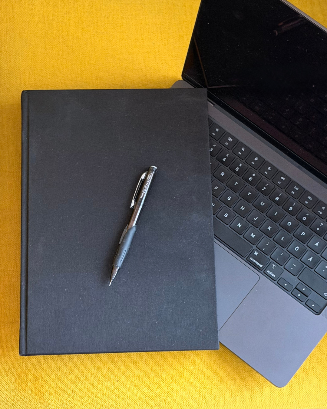 Aloita kirjoittaminen paperille tai tietokoneelle.